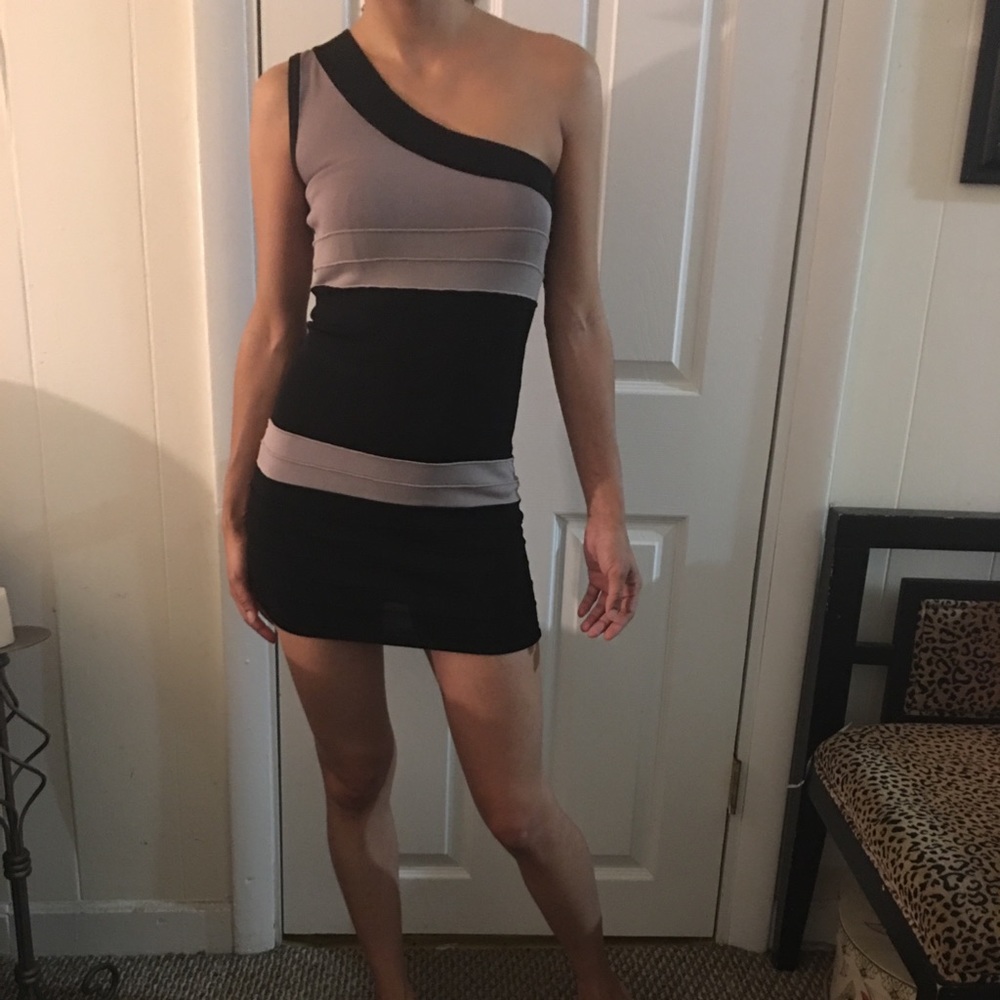 One sleeve bandage body-con dress